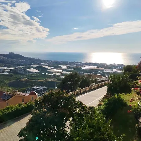 Villa Goldcity De Deniz-doga Manzarali Villa, Isitmali Havuz,sauna,fitness ,fiber Wifi